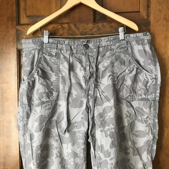 Calvin Klein Jeans Gray Camo Cropped Pants w/Drawstring Waist/Legs Size 20W - Picture 2 of 16
